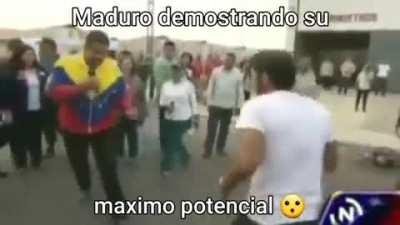 El maau vs maduro (yo veo que el otro vato se parece al maau)