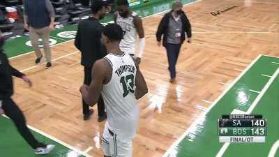 [Highlight] Jayson Tatum's son Deuce gets the 60 point game ball