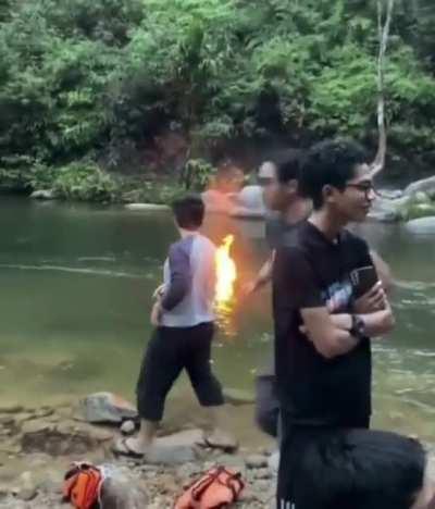 А лисички. Взяли спички, К морю синему пошли, Море синее зажгли. Море пламенем горит, Выбежал из моря кит: «Эй, пожарные, бегите! Помогите, помогите!».