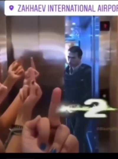 Nooooo, esa mirada... Ese aeropuerto..