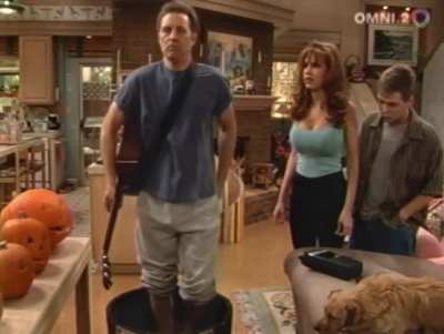 Nikki Cox (unhappily ever after 3x16)