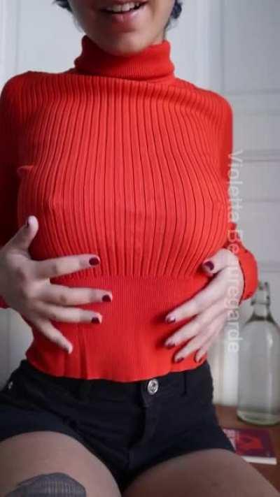 how do I look in this orange top?🥰