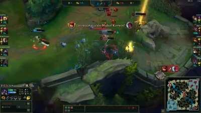 Alistar flashes to take a bullet for Samira.