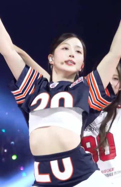 Haewon doing Twice choreo