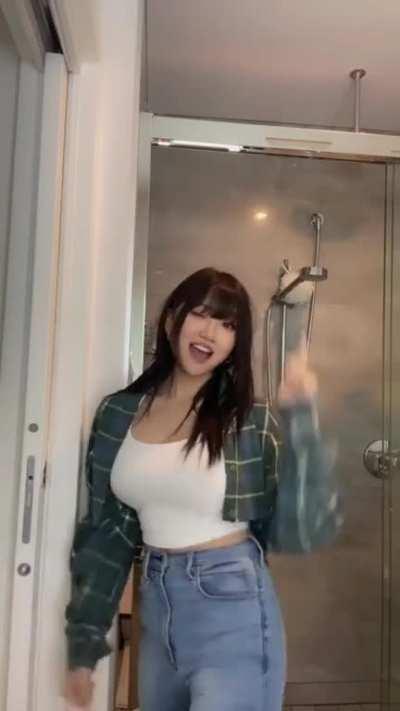 God Damn AriaSaki's A Very Pretty Girl 😍