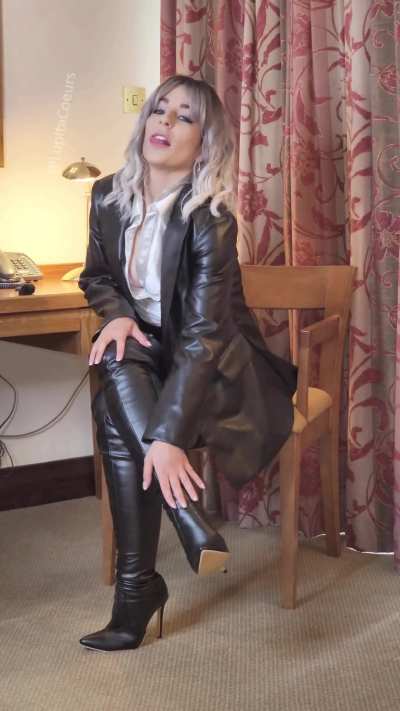 Relying on my thigh high boots to aovid flashing🤭