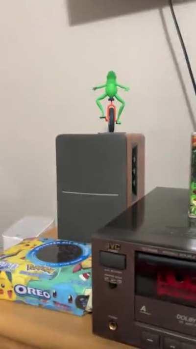 New cassette deck I picked up at Goodwill. Featuring new Rob Zombie, Scream, and Dat Boi.