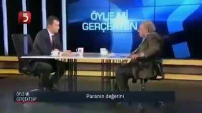 Osman Hoca; Doların Artışının Sebebi'ni herkesin anlayabileceği gibi güzelce anlatmış... Bu arada Dolar 8 lirayı geçti...