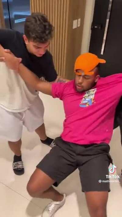 Cellbit pare de ditar as regras da internet pfvr