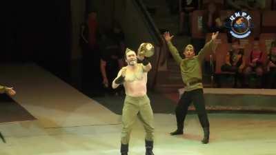 Normal Ruski circus da?