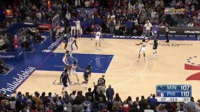 [Highlight] D'Angelo Russell knocks down the triple over Thybulle to tie the game at 110 with 31.9 left