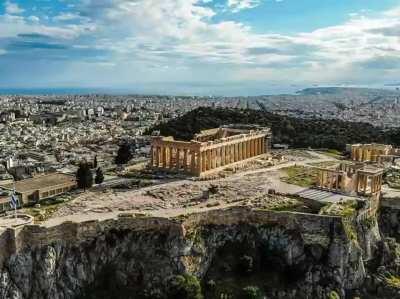 charoúmeni méra anexartisías