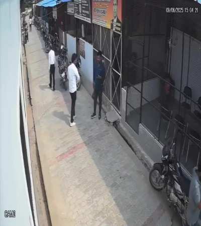 25 year old lawyer suddenly collapses and dies of heart attack while walking in court premises