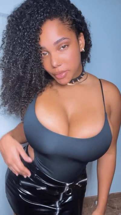 Cum and be kinky with me on my OnlyFans. It's FREE! 🥰 (links in comments below)