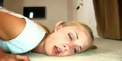 ablanın gozlere dikkatlı bakarsanız no signal yazdıgını gorebilirsiniz (bu arada kathleen amateur allure tam versiyonunu bulamadım bulan varsa atsın lınki buraya torrent morrent te olur