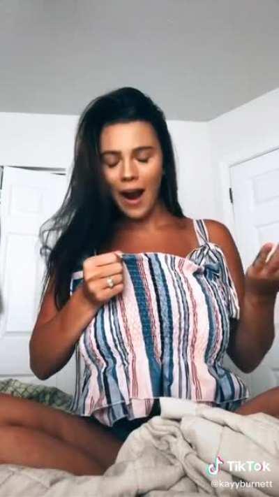 Too busty to hide: kayyburnett