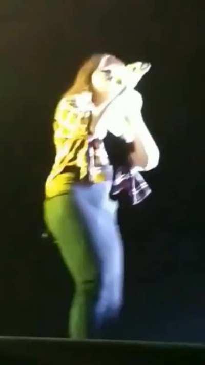 Throwback Shirley Setia Ass Shake Live 🍑