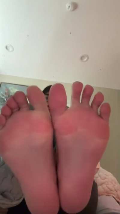 Baddie teen feet joi