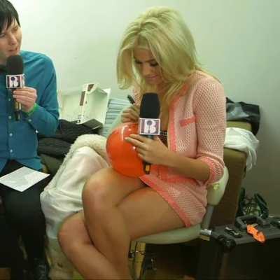 Pixie Lott stunning thicc Double Leg Cross Show