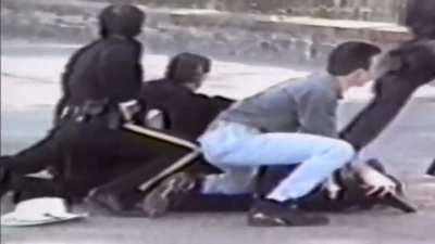 Man opened fire toward the White House with a semi-automatic weapon in an attempt to assassinate President Bill Clinton.(October 29 1994)