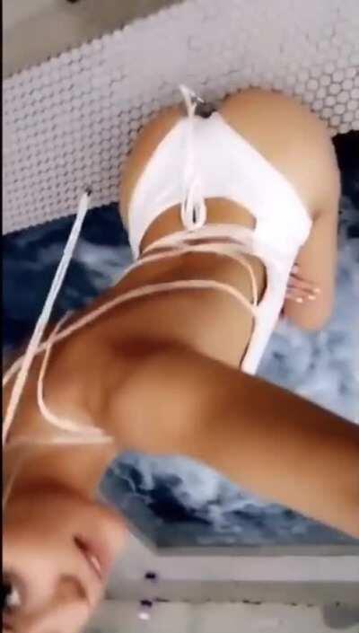 How would you rate Alissa Violet‘s ass?