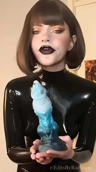 SnowCrazyFrenzy bad dragon drooling in latex 🖤🐉