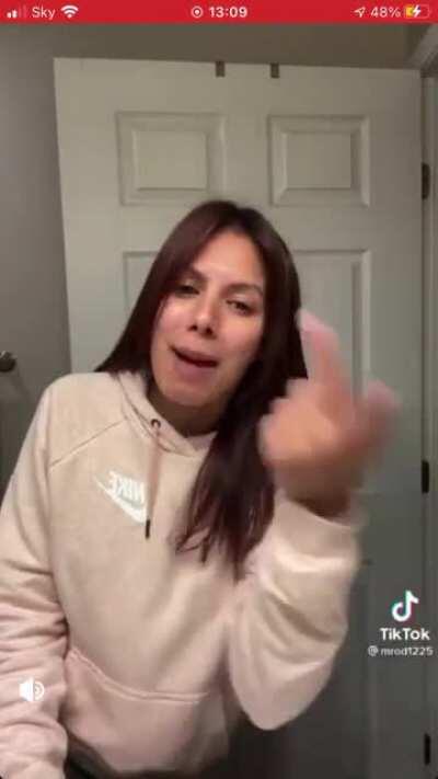 I think this is some Cardi b wannabe