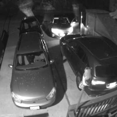 Mother of 2 bipping cars