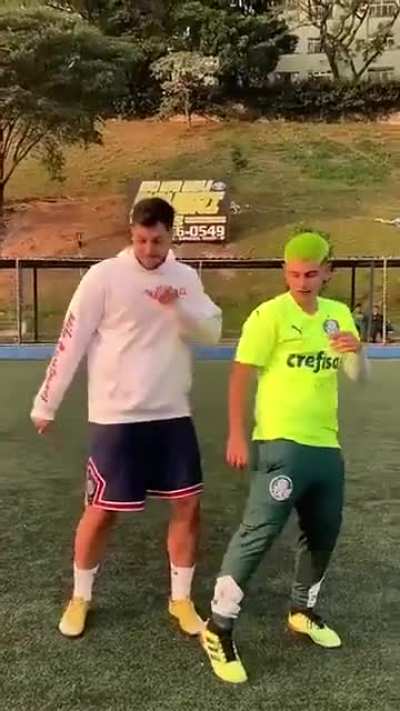 E o embarque do Palmeiras para a Copa do Mundo de Clubes vai ser sob fortes protestos