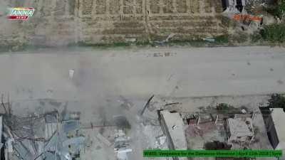 Young Syrian tanker keeps his cool while advancing and taking fire from multiple rebel positions in Eastern Damascus (April 2018)