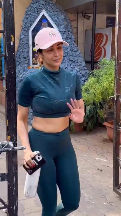 Malaika in gym attire looking hot as always