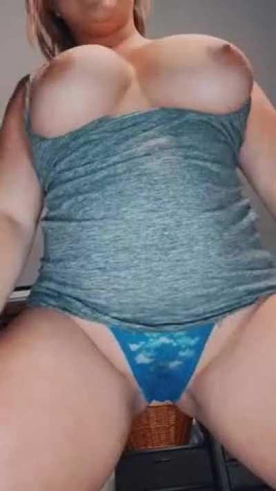 Jiggly underboob [OC]