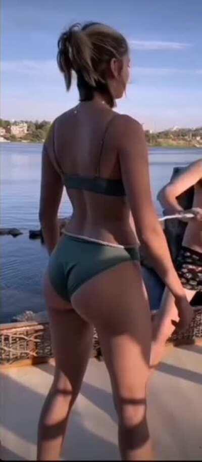 El culo de ari en cámara lenta