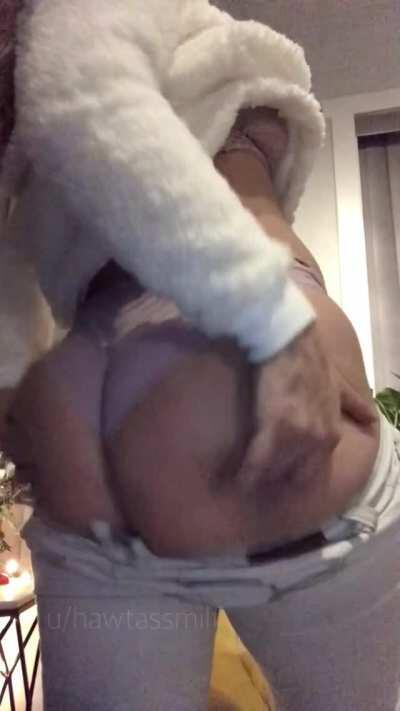 Hey, want to come unwrap me? 😘