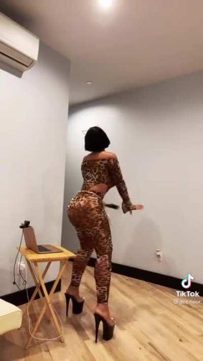 dez.hour aka Desire Rodriguez