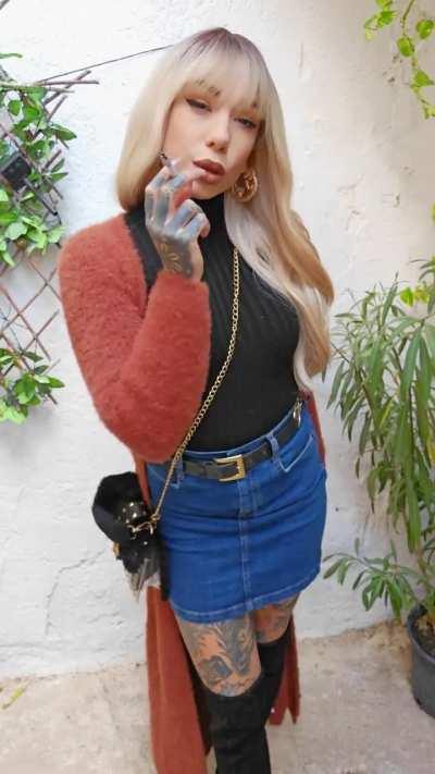 A cheeky chainsmoke and crush before I start the day 