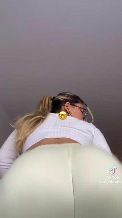 What are you looking at? 👀 @angelfansco