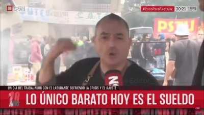 Si querés consumir algo barato, un sueldo. Es lo más barato que hay en la Argentina