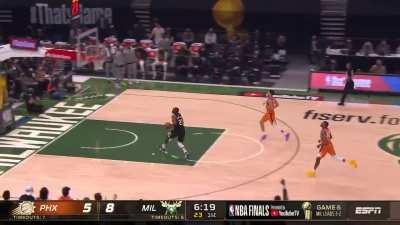 [Highlight] Middleton with the high IQ pick and then throws it down in transition