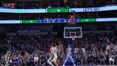 [Highlight] Luka Doncic ends the half with a stepback off-the-class buzzer-beater 3