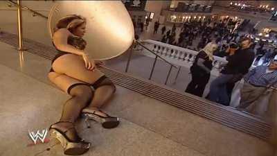 Melina: WWE Divas Do New York (Video)