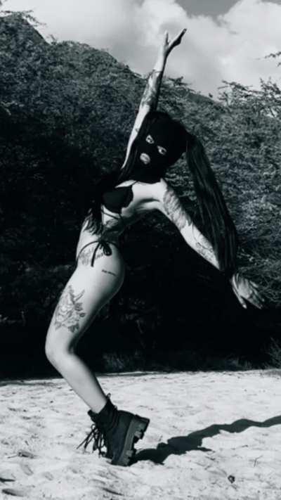 Bella Poarch beach tiktoks