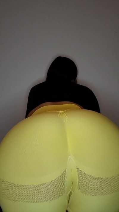 love farting in leggings