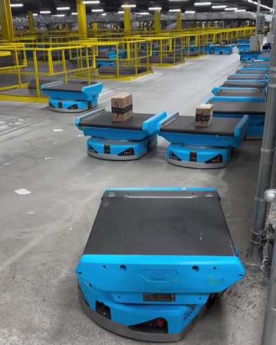 Two Amazon robots with equal Artificial Intelligence