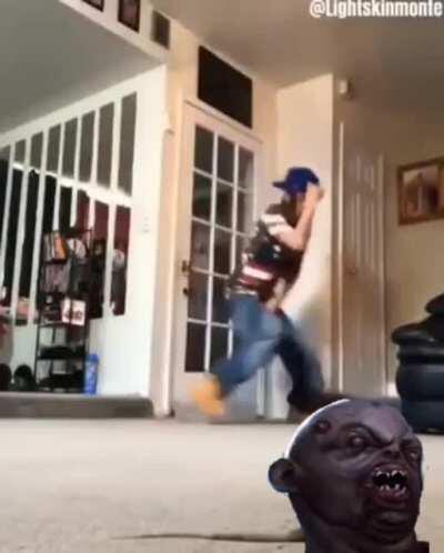 Survivors finding Victor in the fog be like