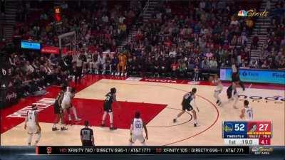 [Highlight] Jordan Poole's 3 Gives the Warriors 55 Points in Just the 1st Quarter