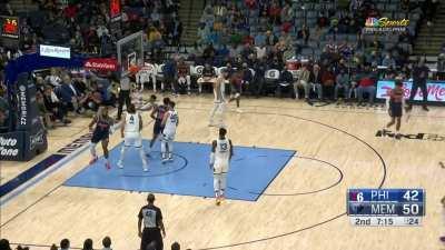 [Highlight] Andre Drummond throws down the lob left-handed and raises the roof