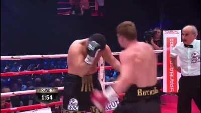Alexander Povetkin teaches Manuel Charr a valuable lesson about calling him into the pocket. 30th May 2014.