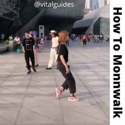 How to moonwalk (best tutorial in seconds).
