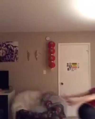 biri gruba bu kızın fotoğrafını atmıştı bende o efsane videosunu atayım dedim